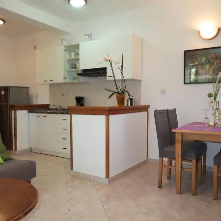 Mirjana - Lbn312-1 By Interhome